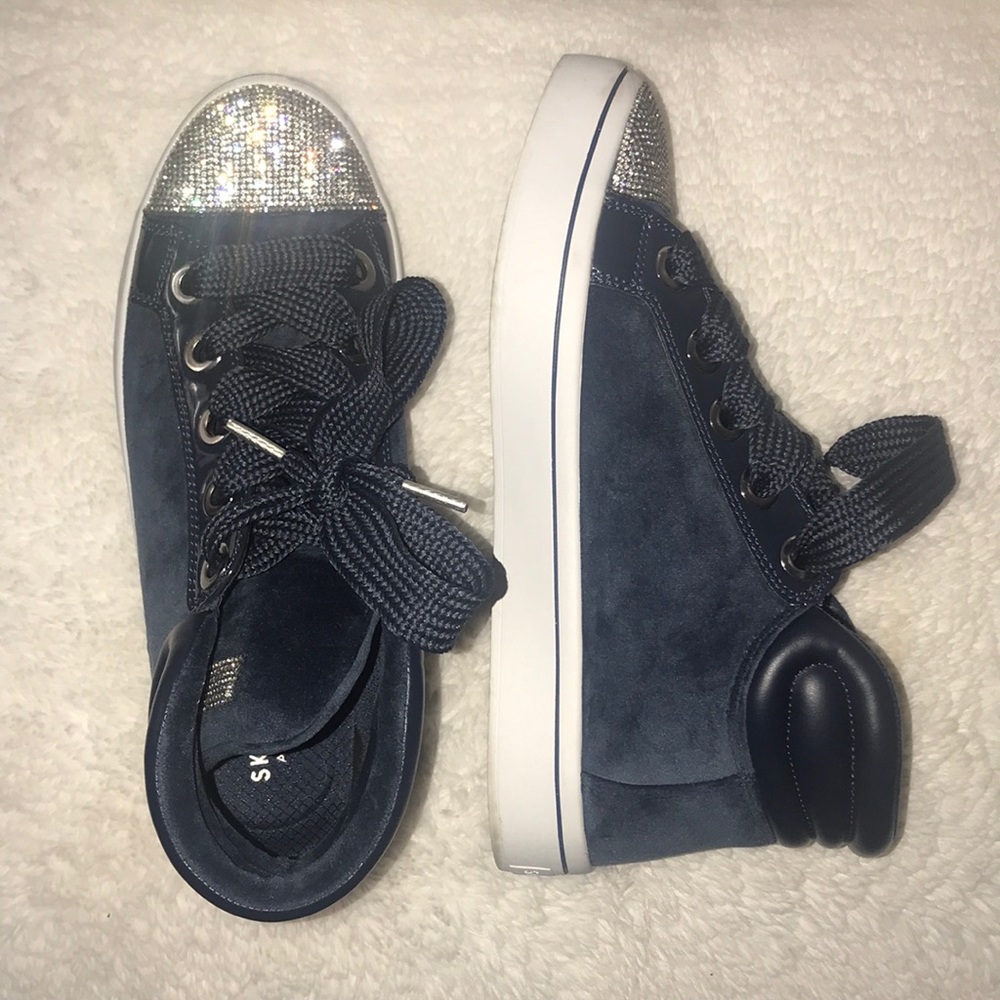 sketchers high top sneakers